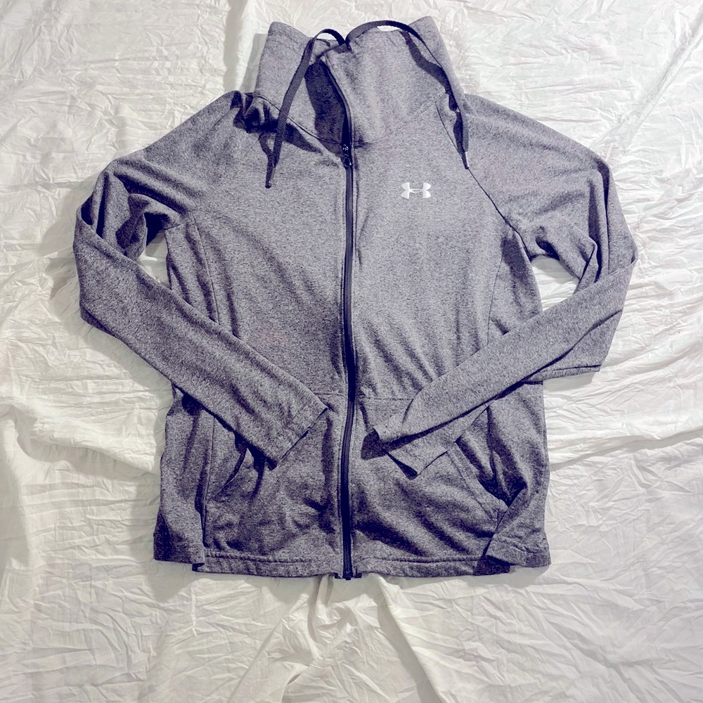 Women’s Under Armour zip up jacket. Size S